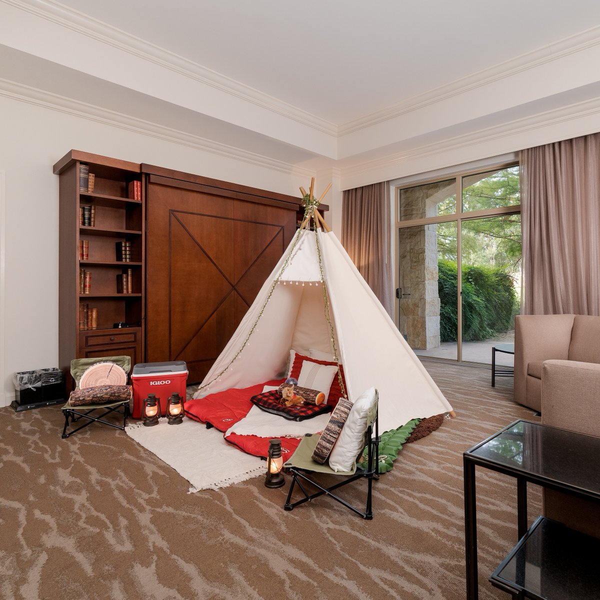 Camping, but make it luxury. Book our Glamp in the Great Indoors package and enjoy all the best parts of camping, with all the comforts of the indoors! Glamping suites are now available to book for stays between Dec 1, 2022 and Feb 28, 2023.  deals.marriott.com/jw-marriott-ho…