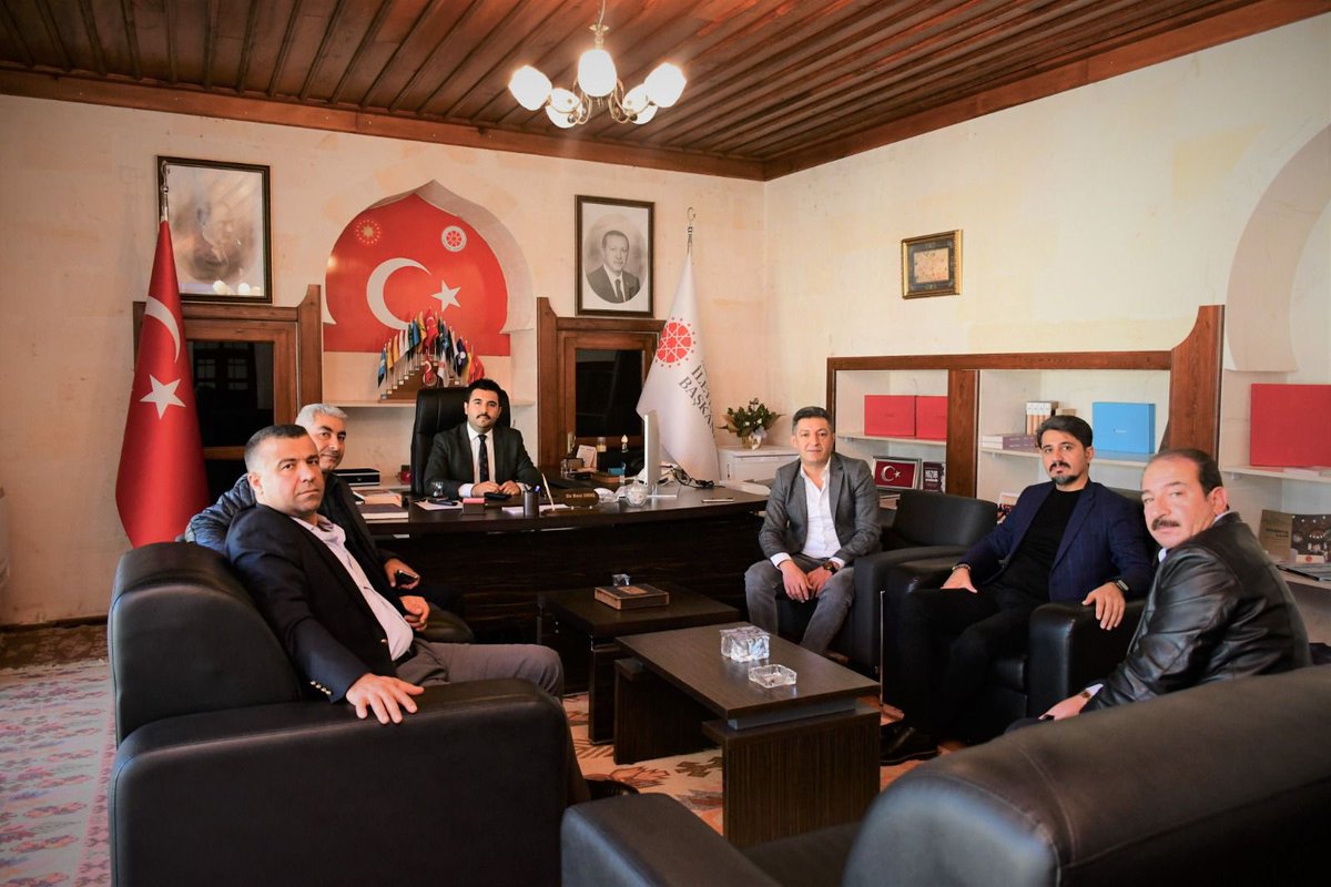 Şanlıurfa özel eğitim kurumları derneği başkanı Sezai BADILLI ve yönetim kurulu üyeleri Türkiye cumhuriyeti iletişim başkanlığı şanlıurfa bölge müdürü Efe Murat ERBAŞ’a hayırlı olsun ziyaretinde bulundular. <a href="/efemuraterbas/">Efe Murat Erbaş</a> <a href="/SezaiBADILLI/">Sezai BADILLI</a> <a href="/CemalYazar9/">Cemal Yazar</a> <a href="/arjinasmin47/">Mert Sefik Dogan</a> <a href="/Mehmeteminacaru/">Mehmet Emin Acaruk</a>