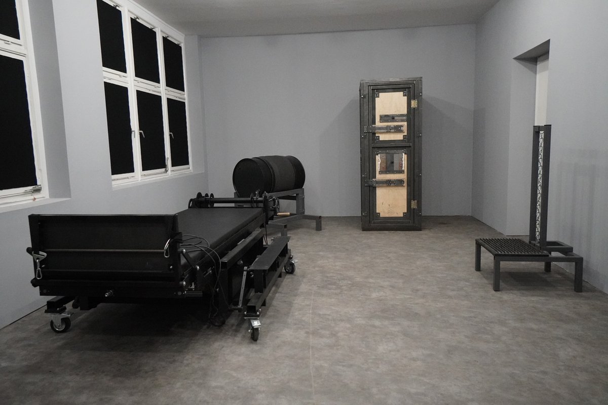WarsawPrison's tweet photo. Here is a Studio B . Classy prison grey walls https://t.co/nxpP2JNcnM