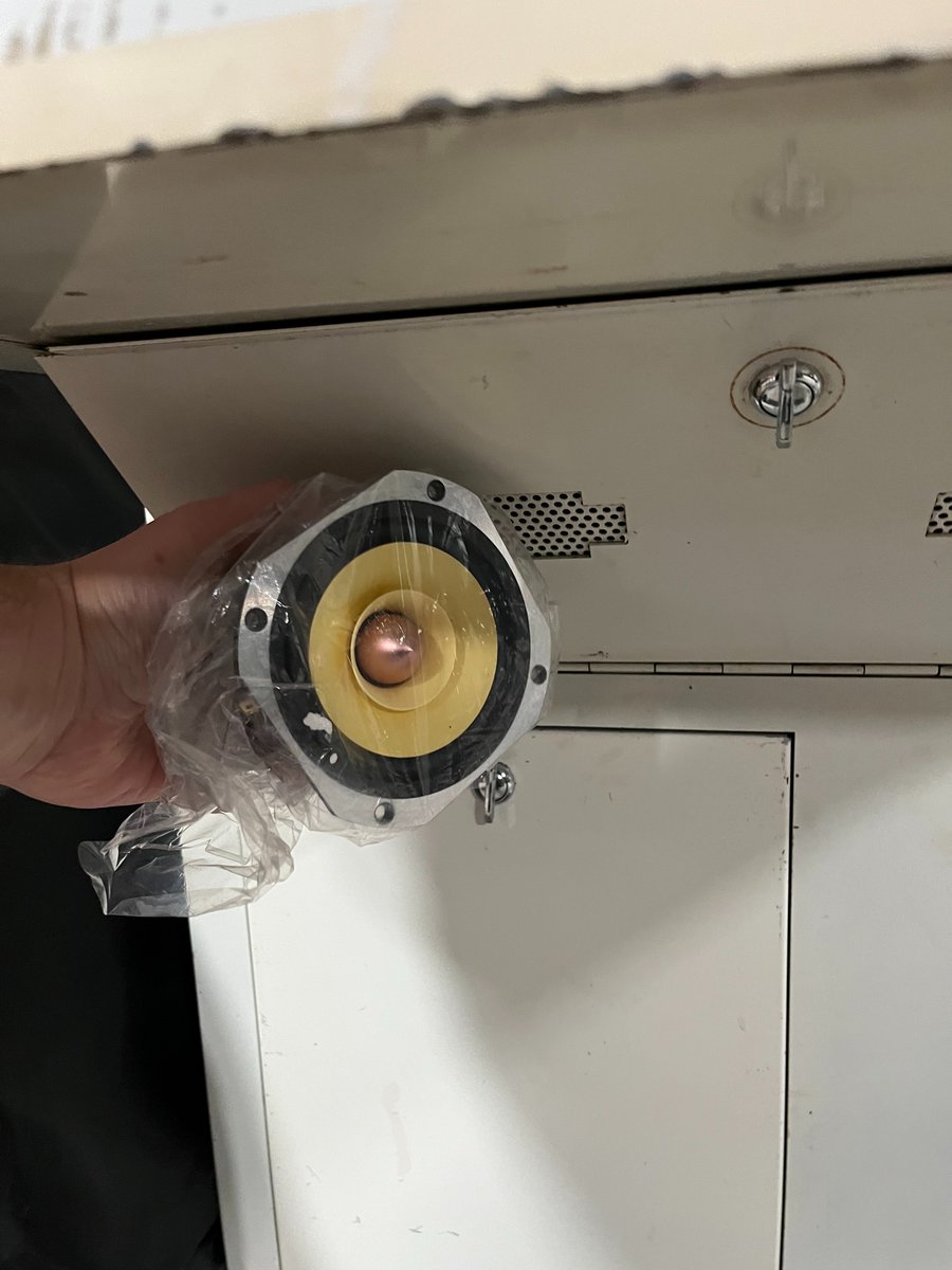 RetroRGB's tweet photo. Question for people who restore arcade machines:
I started #nocutmod, cause I was sick of seeing mint consoles cut up like swiss chesse. What's the consensus on arcade machines though? Do I cut a 4" hole to mount these awesome new speakers and add a new grille, or should I (cont) https://t.co/kRCqktktsa