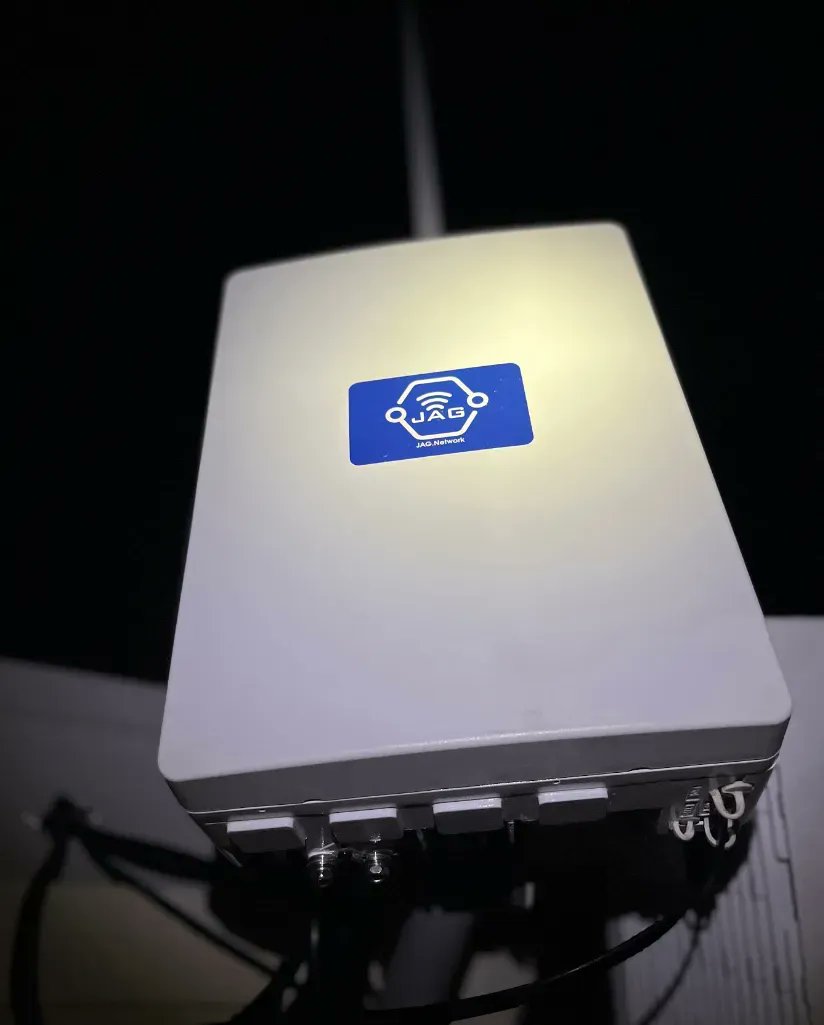 jagindustrials's tweet photo. A close up shot of a nighttime rooftop install in LA @jagindustrials @helium @CalChipConnect @baicelltechnologies #JAG #Helium #Baicell #CBRS #5G #30daysofJAGinstalls https://t.co/8UPvhfdVEo