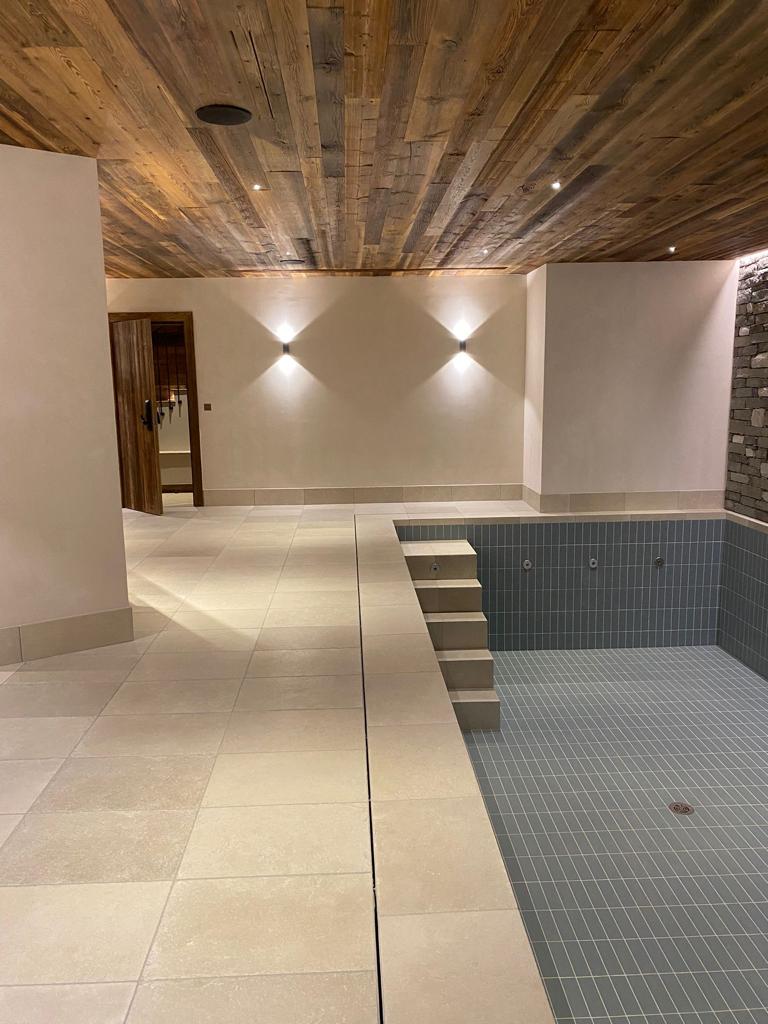 consensioluxury's tweet photo. Chalet Blackcomb is all finished and ready for the furniture installation starting this week, ahead of its launch next month! All very exciting! We can't wait to welcome Chalet Blackcomb's first guests this winter! Book here: https://t.co/m7vsFqjM7y

#valdisere @valdisere https://t.co/Mq6GMxKFsG