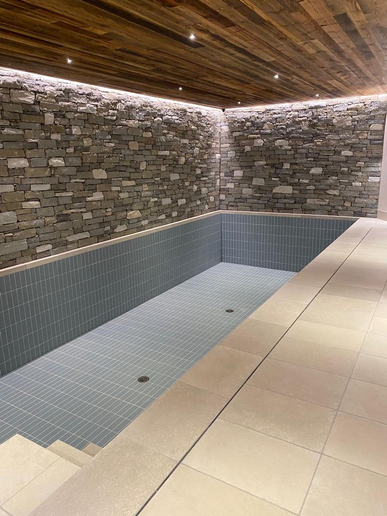 consensioluxury's tweet photo. Chalet Blackcomb is all finished and ready for the furniture installation starting this week, ahead of its launch next month! All very exciting! We can't wait to welcome Chalet Blackcomb's first guests this winter! Book here: https://t.co/m7vsFqjM7y

#valdisere @valdisere https://t.co/Mq6GMxKFsG