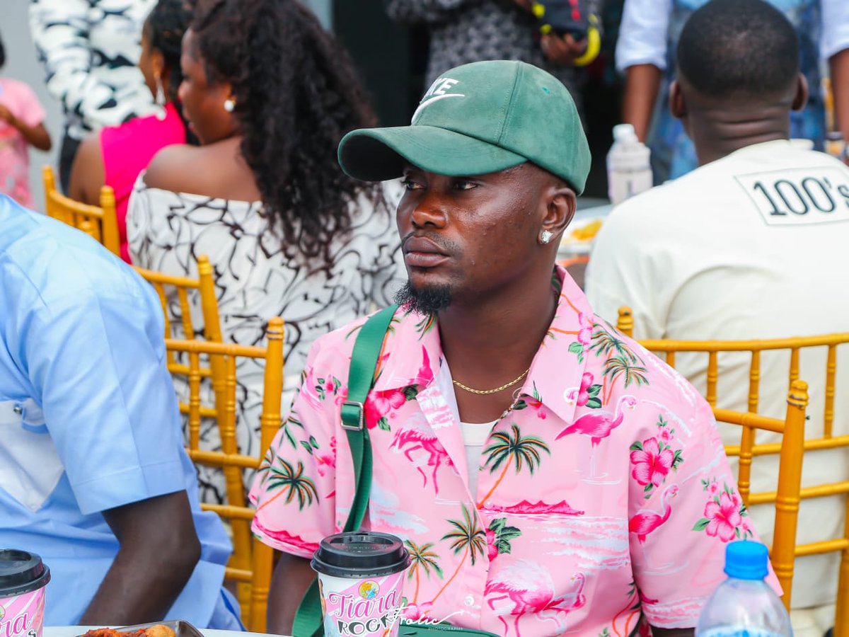 OSuitable's tweet image. Blessed my new week 🙏 🙌 ✨