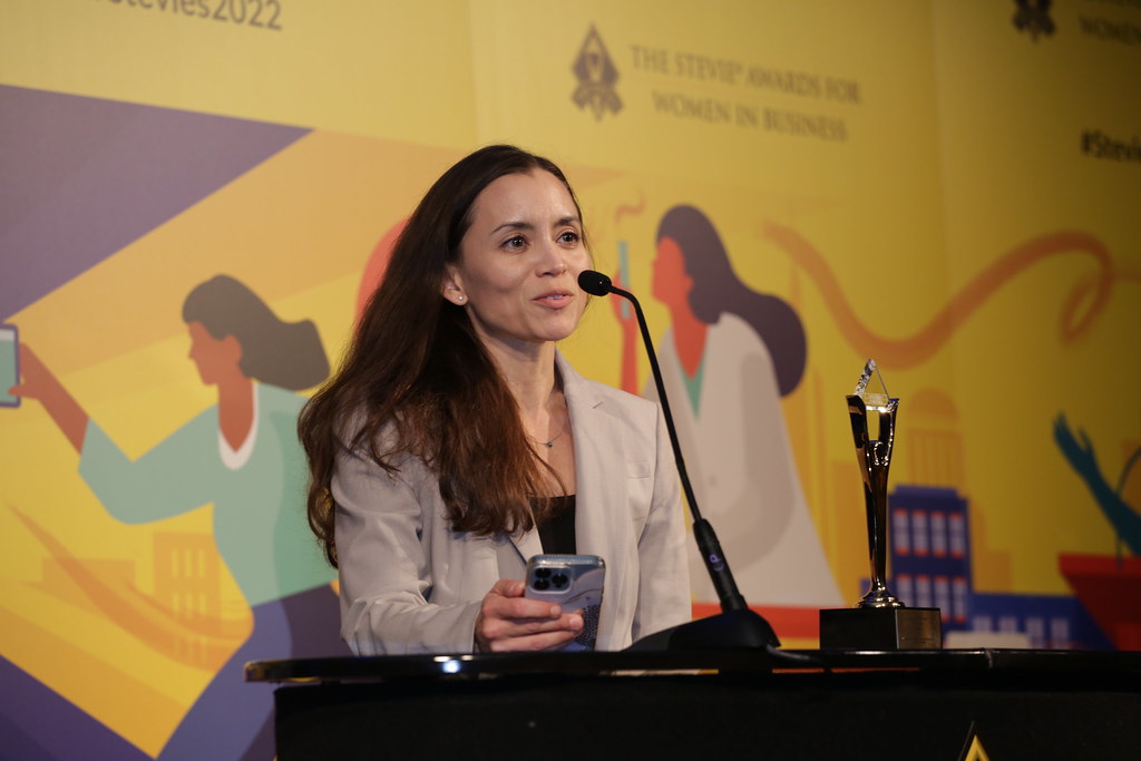 anthillhelps's tweet photo. We're proud to announce we've taken the gold at 2022's @TheStevieAwards For Women in Business for Best New Business Product! Thank you to @TaraJP14245 for accepting the award in person! 💛 🐜
#Anthill #DesklessWorkforce #NoDeskRequired #Innovation #FutureofWork #StevieAwards https://t.co/5u8VQJ0pM0