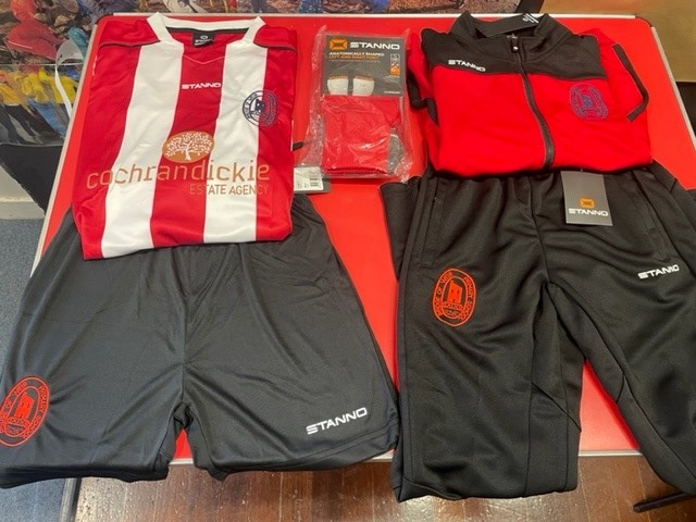 Thank You!
Look at our fabulous new football strip. We are so very grateful to Cochran Dickie, Estate Agents in Bridge of Weir for sponsoring our strip and paying for the team to look their best. Team photo next time. ⚽️🏆