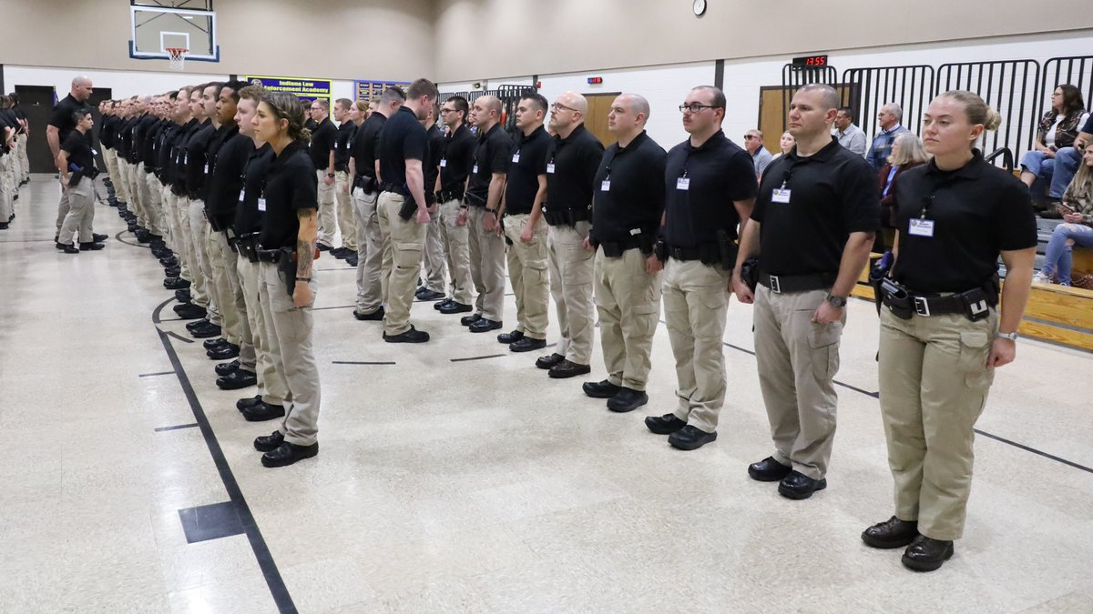 IndianaLawEnfo1's tweet photo. Last week friends &amp; family of Basic Class 228 met some of the ILEA Staff and toured our facilities.  Visitors got to see their officer and learn more about their training and routines.🚔 
#ILEABasicClass228 #IndianaPolice #PoliceTraining #Discipline #FirstResponders https://t.co/vuFNLa76PX