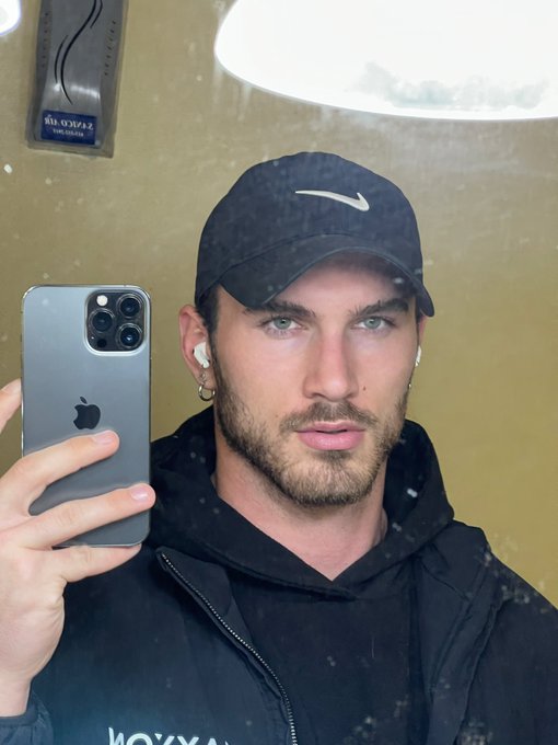 musky Tom ford https://t.co/oUGBcTQjEu