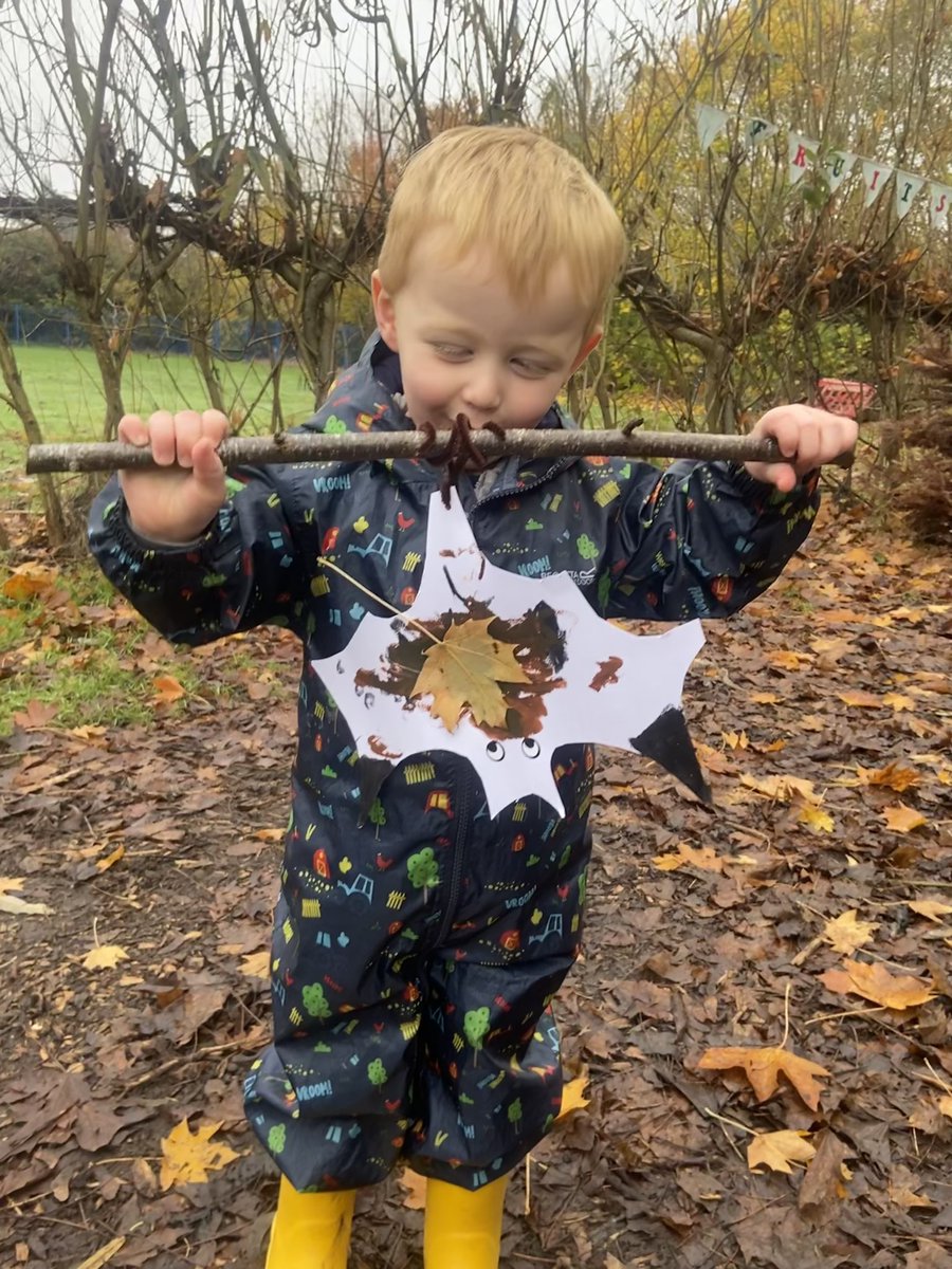 Fruitsforest16's tweet photo. Reading the fabulous #ScaredyBat @JonathanMeres with toddlers & preschoolers today! And they made some great bats some using leaves & making sure they had a stick to hang on! #EYTwitter #outdooredchat @EYTalking @EYTagteam #bats https://t.co/OmwQByc7X2