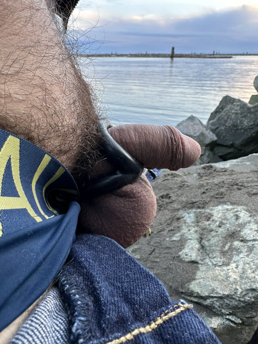 HotRodimir's tweet photo. Does this 30 degree weather make my cock look small?
#shrinkage #coldcock #publicnudity #cocksbythesea #sunsoutgunsout https://t.co/F17WxRjIrS