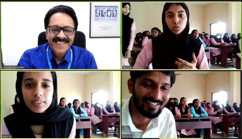 jdctvm's tweet photo. Dr.Jothydev Kesavadev lectured and interacted with children at VKP Kalid Hajee Memorial Madrasthul Rahmaniya Higher Secondary School, Padanna. National Service Scheme Leader, Aysha, student of Plus 
#WDD2022
#WorldDiabetesDay
#EducationtoProtectTomorrow
#diabeteseducationschool https://t.co/bR3ikK0W3b