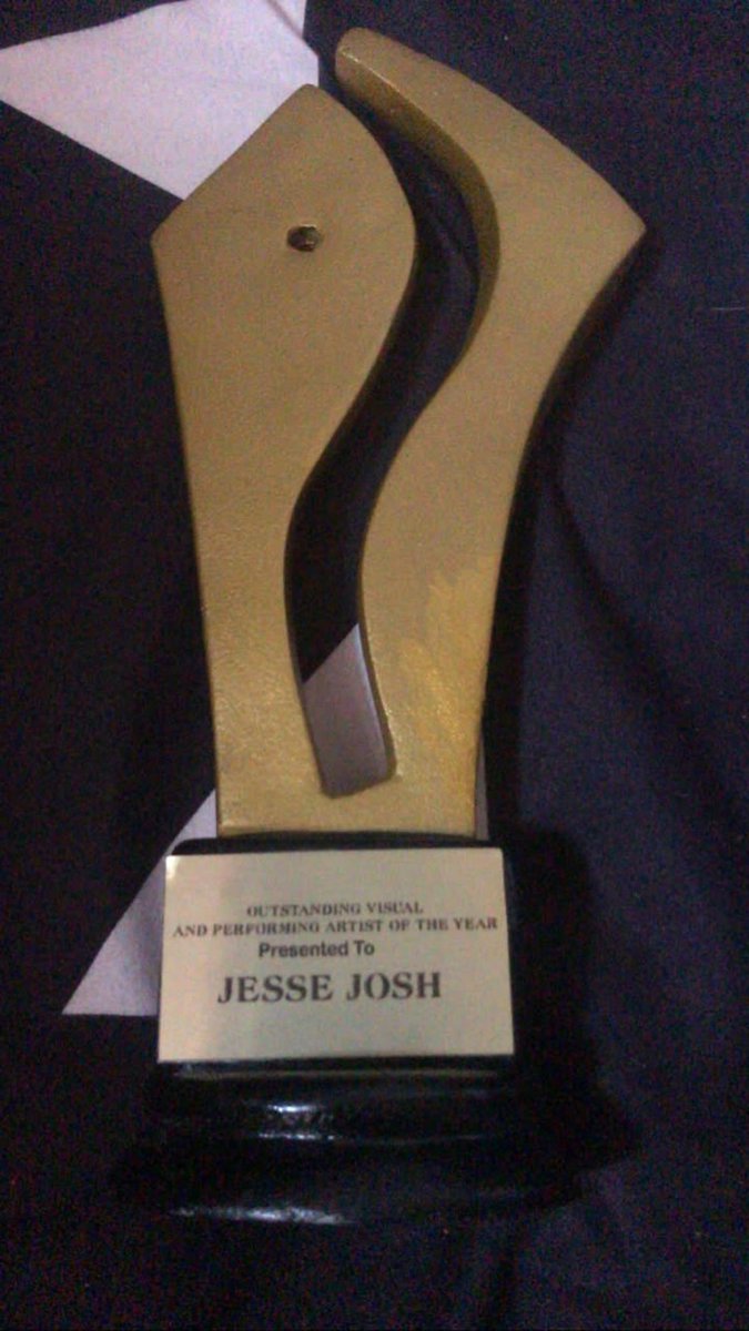 ‘Outstanding’ Visual Artist of the year! 🖼

Thank you @ spay TV awards for this great recognition. 
I really appreciate you guys. 
🐳 🙏🏾