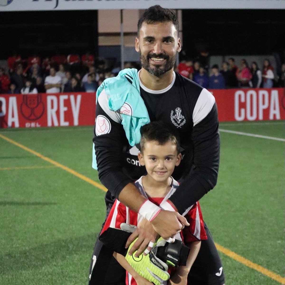 cemanacor's tweet photo. Els mes petits del equip també van disfrutar aquest gran dia ❤️🤍😍

(1/2)

#VamosManacor #OrgullManacori #SomCantera #SomCentenari https://t.co/8l2Bp3KWPw