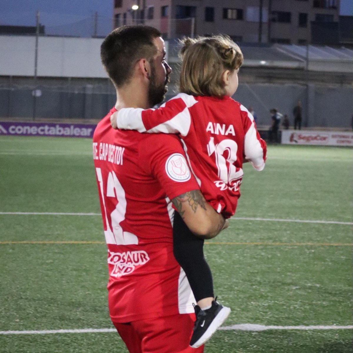 cemanacor's tweet photo. Els mes petits del equip també van disfrutar aquest gran dia ❤️🤍😍

(1/2)

#VamosManacor #OrgullManacori #SomCantera #SomCentenari https://t.co/8l2Bp3KWPw