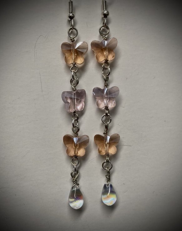Just finished these cute peach/pink crystal butterfly earrings 🦋