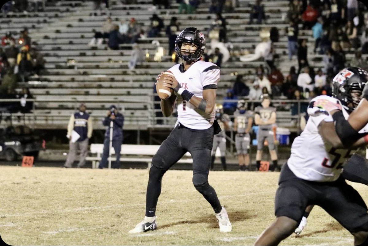 thebrycebaker2's tweet photo. ✝️  https://t.co/2dw5ElCL9e
Checkout the full sophomore season highlights  !
                      -Quick Stats-
                 Through 10 games
1823 Passing yards  
20 TD Passes
150 Rushing Yards  
3 Rushing TDs  
All-Conference QB https://t.co/7n7G0oGHZu