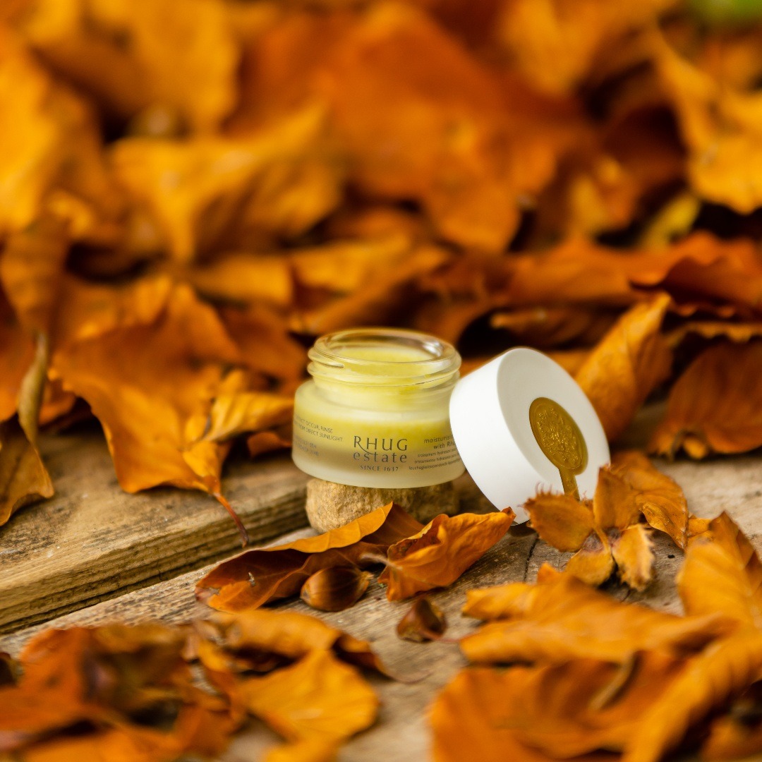 Have you noticed your lips feeling drier now the cold weather has arrived? Our award winning Moisturising Lip Treatment is packed with skin nourishing and protecting ingredients. 🍂✨😘

#LipTreatment #RhugEstate #RhugWildBeauty #Autumnal