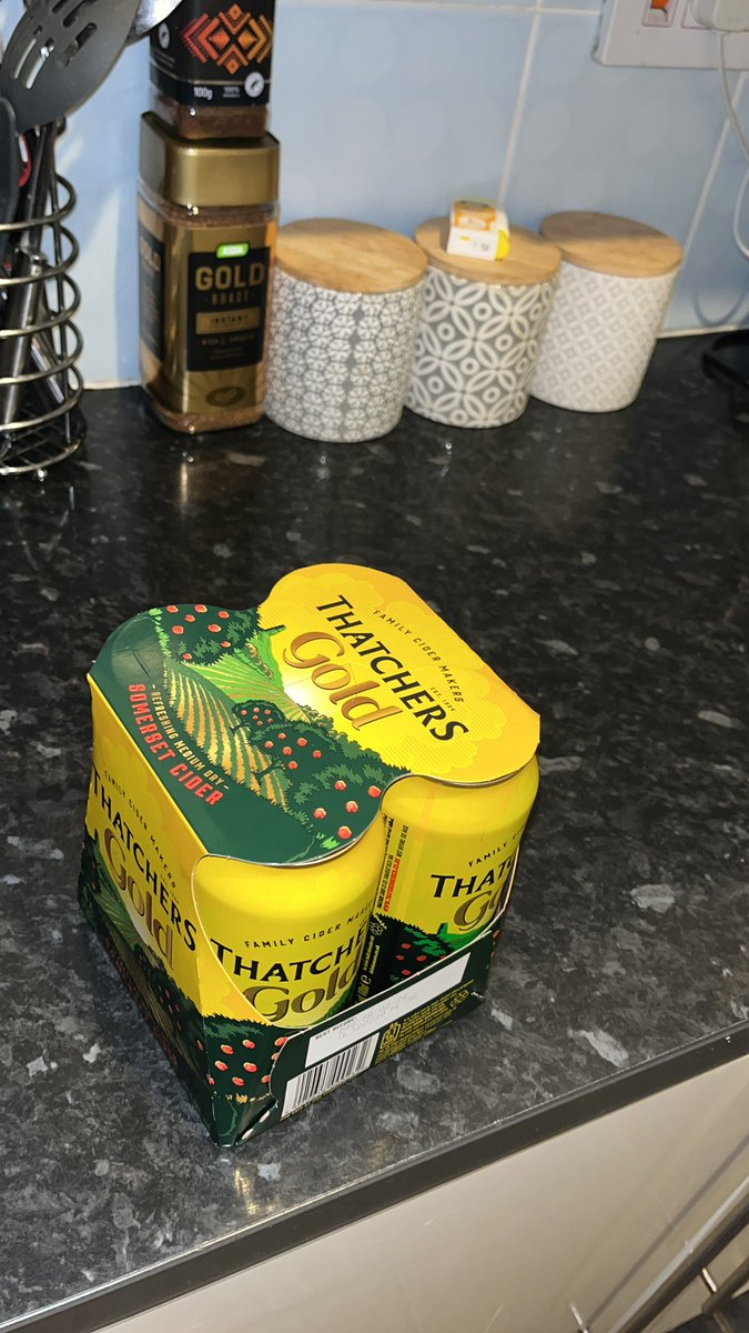 Adam_STFC's tweet image. Turns out my “case” of cider was in fact just 4 cans 🤦‍♂️😂😂 surely that’s not right @Official_STFC 🤣