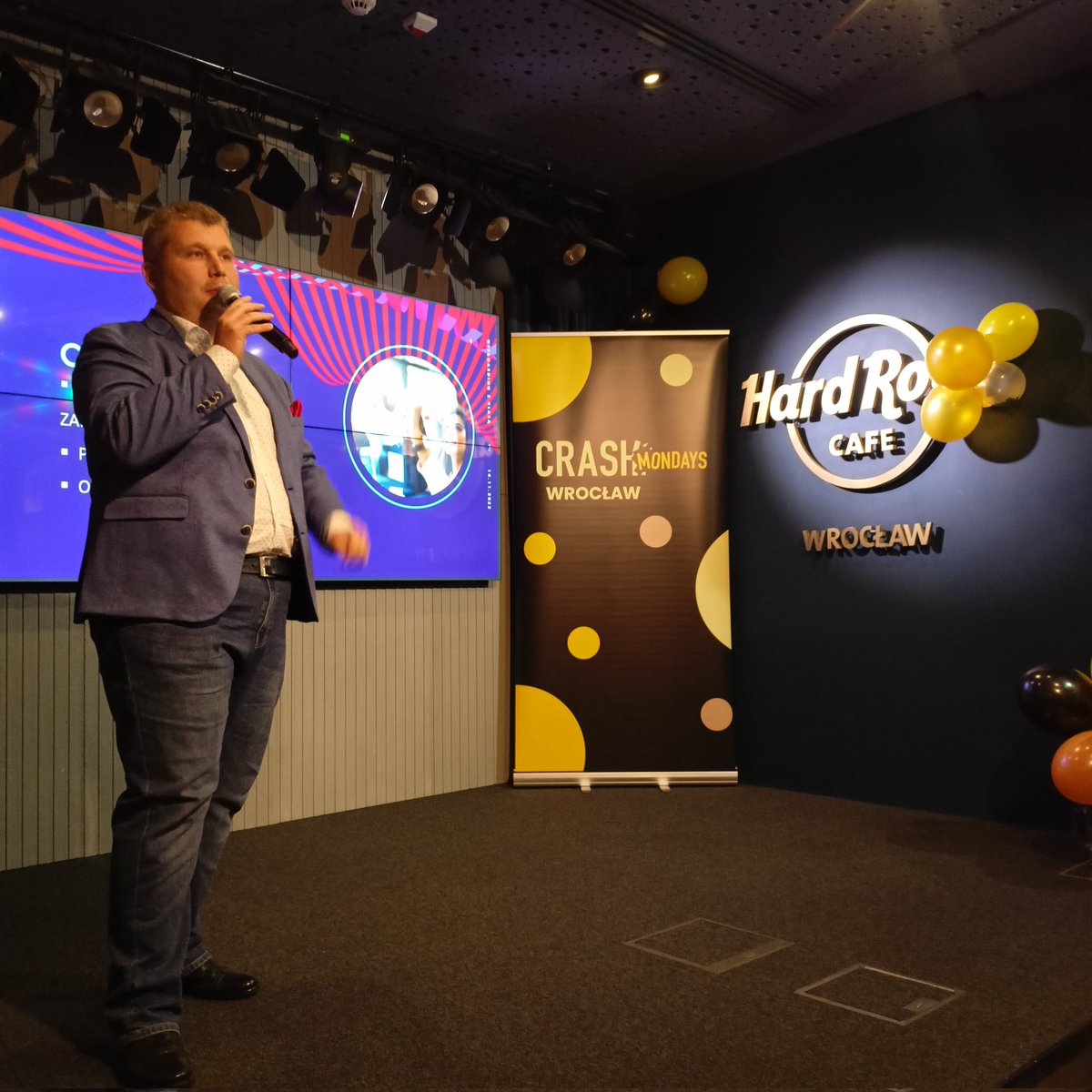 #wroclaw 
 Adam Piwek z tematem, o którym często zapominamy...

...czyli jak żegnać się z klasą? O offboardingu słów kilka. 

#crashmondays