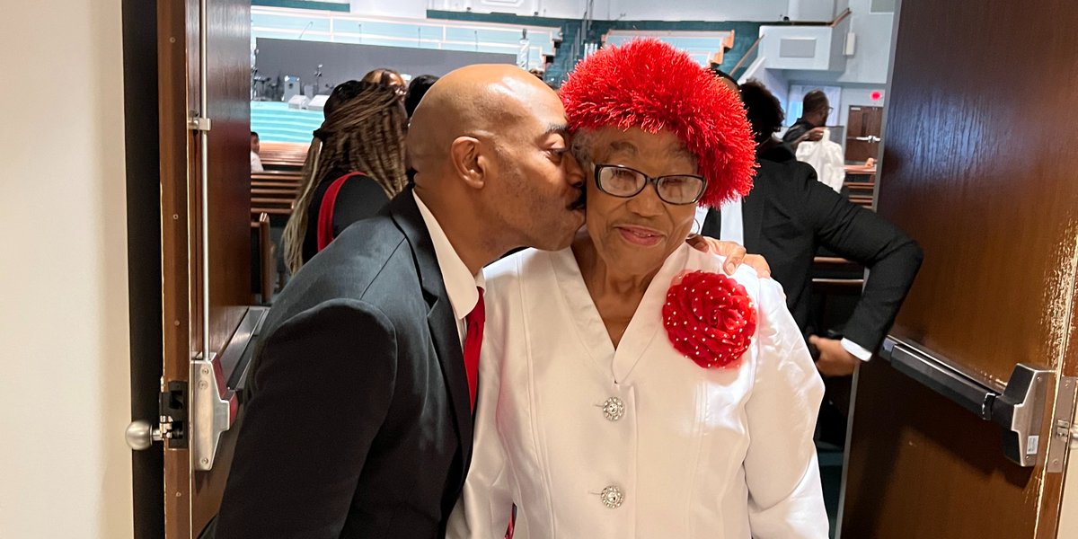 Pastor_Orr's tweet photo. Mothers are the greatest gift that anyone could ever have. Iβm so grateful to have you in my life. Every day, I thank the Lord for allowing someone as special as you to be my guiding light in life. Happy birthday, Mom!
π
π₯³
#OrrFamily #love #family #TheFlyingPreacher https://t.co/77mFnzG2Fi