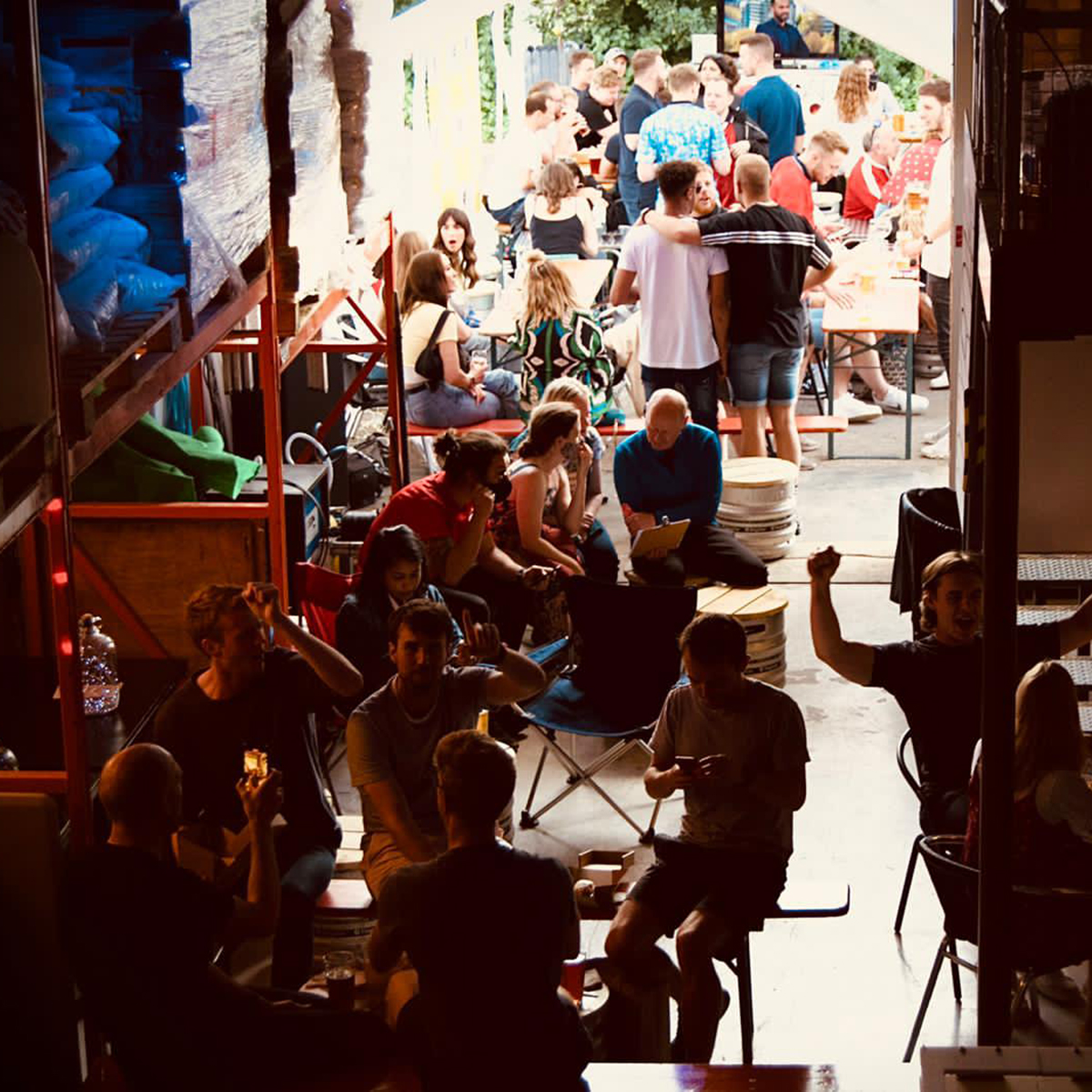 BrewBoard's tweet photo. Throwback to the Euros at the brewery. Next week is the big one. All England games will be shown on our 6 x 11ft screen...🏴󠁧󠁢󠁥󠁮󠁧󠁿⚽🍔🍻 https://t.co/4dNjSkzJBh