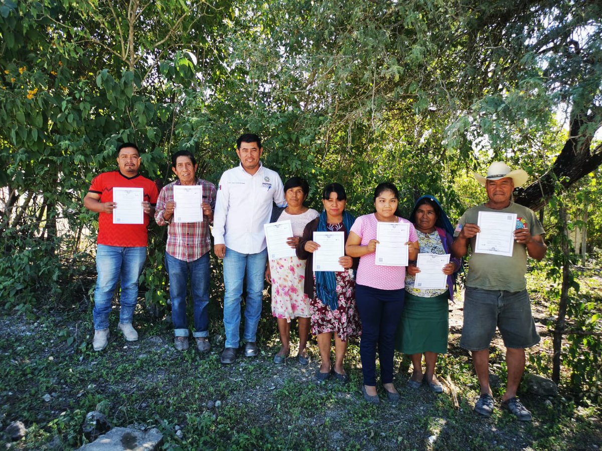 IEEASLP_rioverd's tweet photo. Muchas felicidades a todos los educandos que reciben su certificado de primaria y secundaria, así como ellos acércate a nuestra institución y termina tu educación básica totalmente gratis. 📚📖📝✅ https://t.co/wNZkHzM1cL