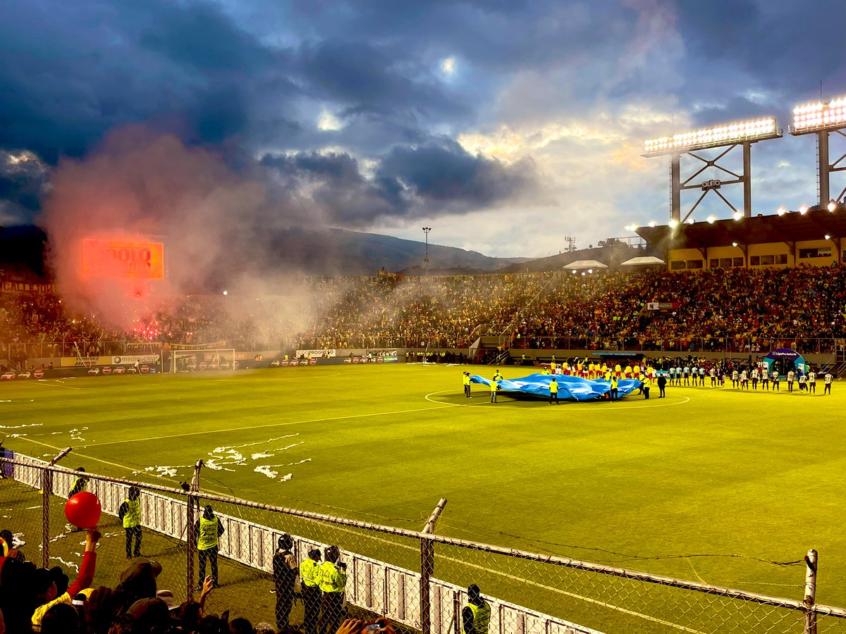 BenitezIsaac's tweet photo. Una verdadera fiesta si vivió ayer en la victoria de @Aucas45 por la LigaPro Ecuador 🎉🎊¡Felicidades Campeón! https://t.co/X9XDAcsTxg