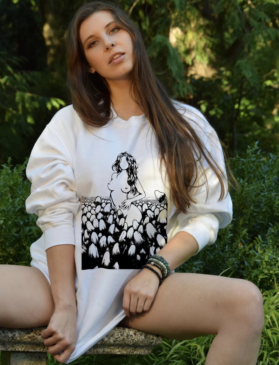 GM it’s a great day because I FINALLY HAVE CLOTHES IN MY SHOP AGAIN!😄 It’s a very limited order so please grab yours quick if you want one 🙏❤️ 
1 Retweet = 1 Support 🥹