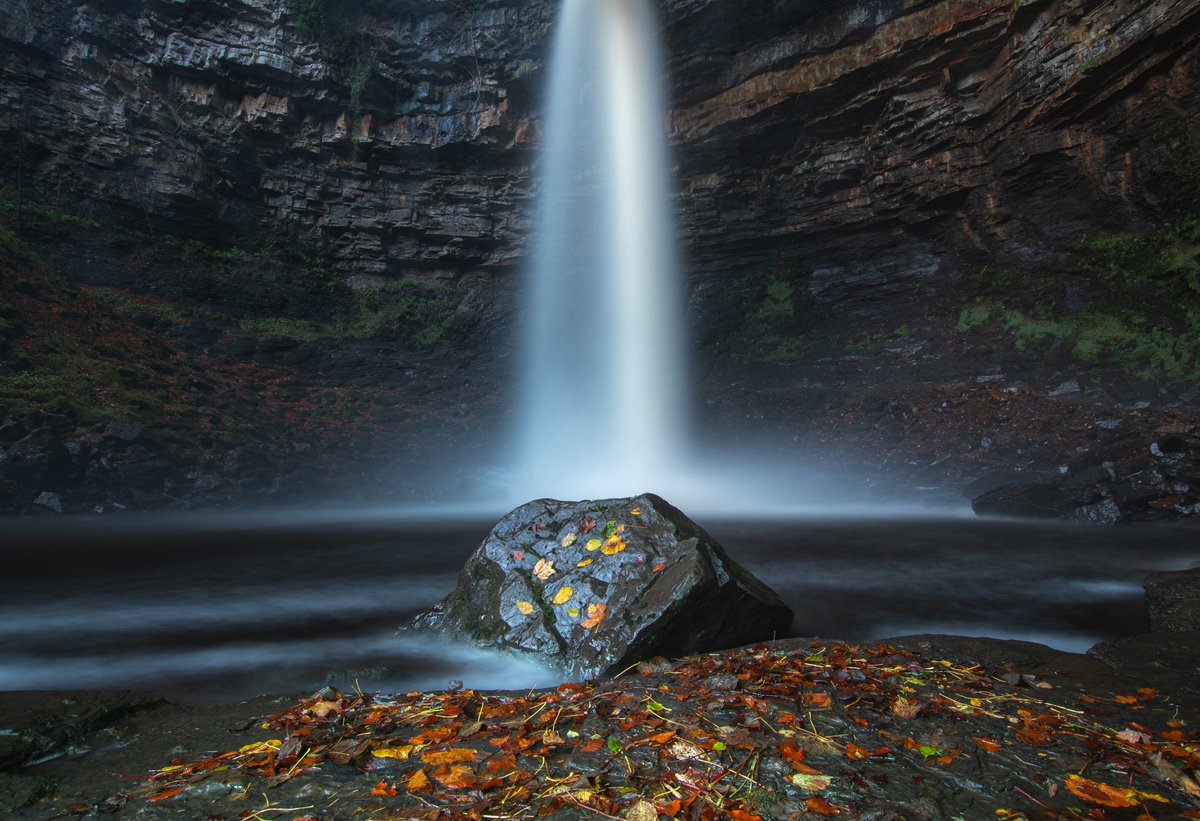 1lowmill's tweet image. Autumn colours at Hardraw Force in Wensleydale