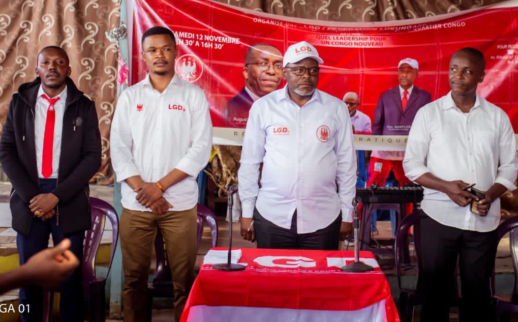 LGDFedLukunga1's tweet photo. Le Miroir de la Capitale, la Fédération Lukunga 01 a tenue sa première matinée politique.

En dépit de la pluie qui s’était abattue sur la capitale.
Le SG @tshiamanyiku a traversé les cimetières pour aller prêcher l’évangile de la Bonne Gouvernance 
1/3 https://t.co/avlO35NHKK