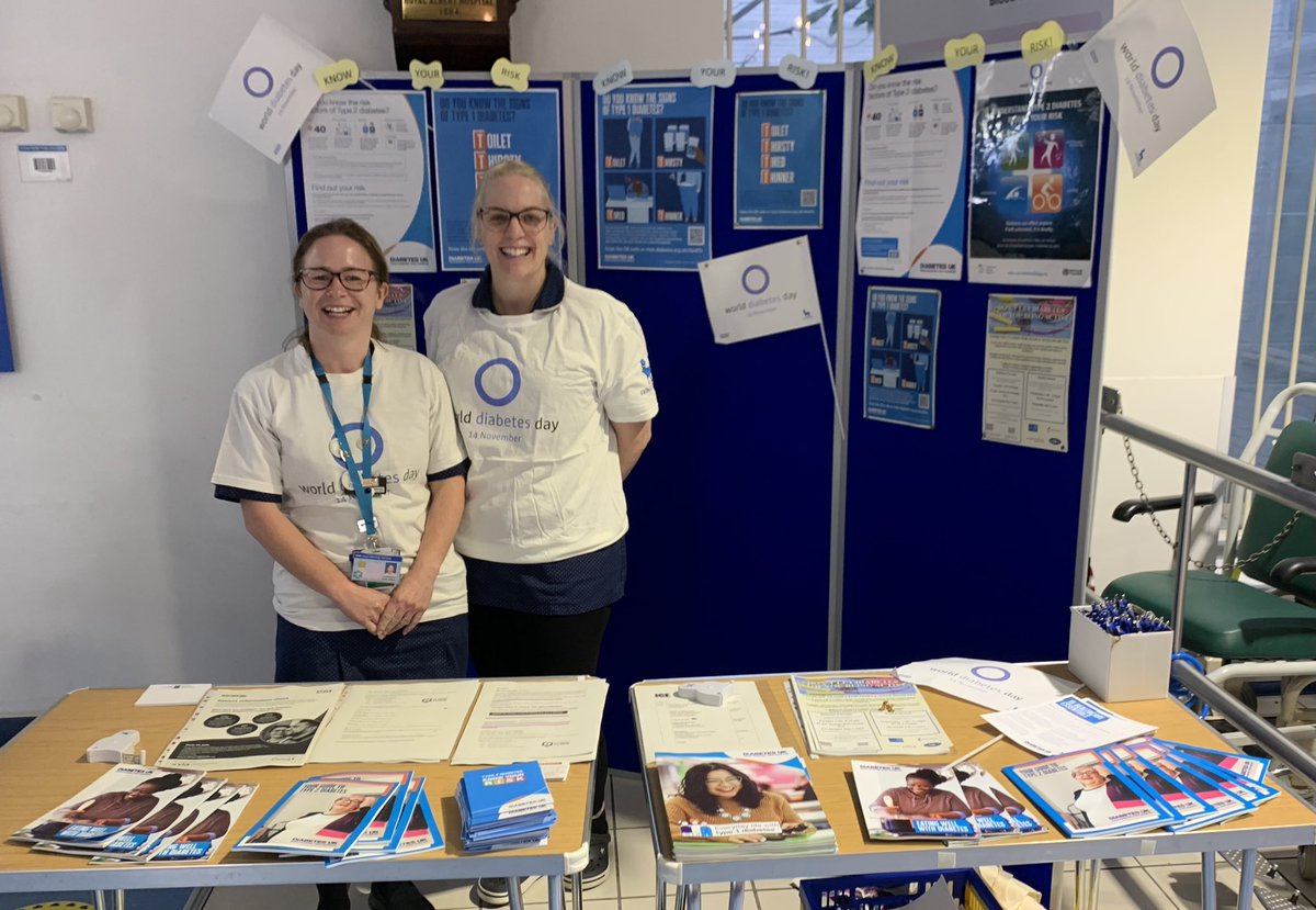 UHP_diabetes's tweet photo. #WorldDiabetesDay ~ our team were meeting visitors &amp; staff on the main concourse 💙 

~Highlighting the risk factors of developing Type 2 diabetes  #knowyourrisk 

~Discussing ongoing care &amp; education of those with a diabetes diagnosis 

@UHP_NHS #Plymouth #diabetes #Health #NHS https://t.co/wc10Ez9or6
