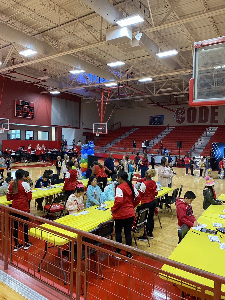 JLWhitfield75's tweet photo. Thank you to the NCAA Read to the Final Four organization for promoting literacy in Crosby ISD! Our third grade students enjoyed a morning of fun activities with their teachers. 
@CrosbyISDReads 
@CrosbyISD https://t.co/eiJ4rPer41