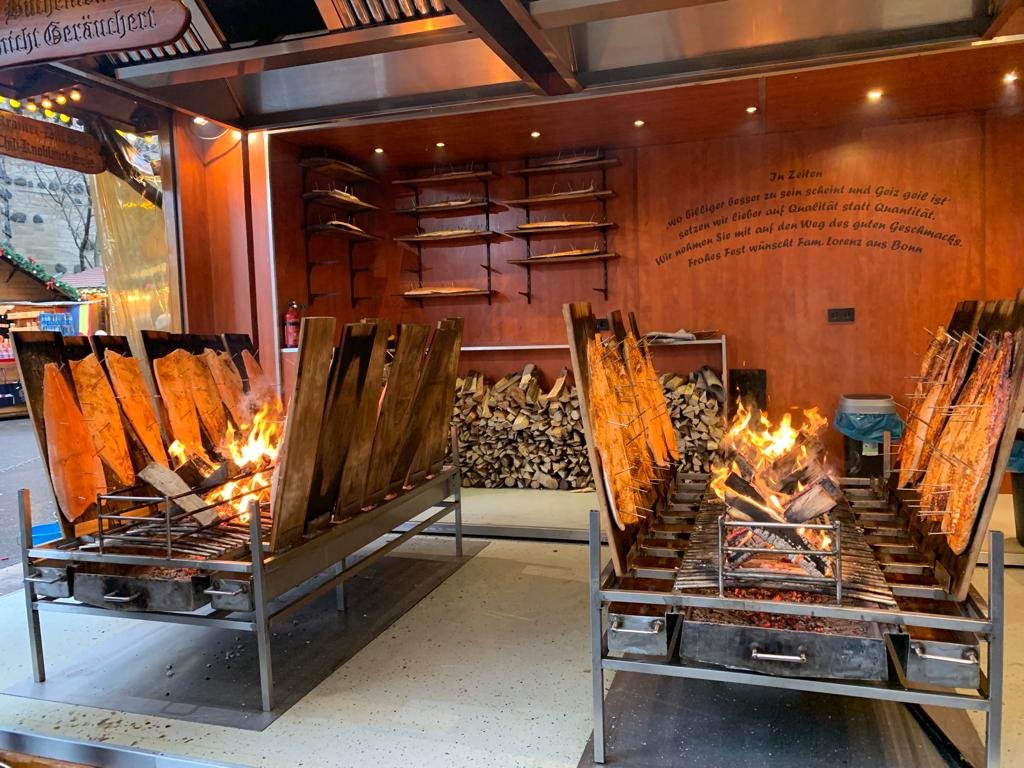 sielmes's tweet photo. En la semana #46de52 una de salmón al #fuego en un mercadillo navideño en Bonn hace unos años...
@mongeleon https://t.co/SwMktXT6U1