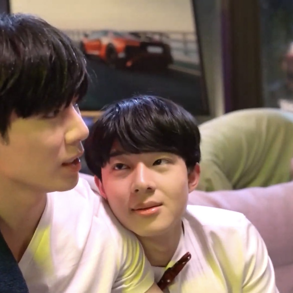 sonzonzon's tweet photo. Cries 🥺🥺 as soon as nunew looked at zee he went ��➡️☺️ https://t.co/8Oi4caQI2v