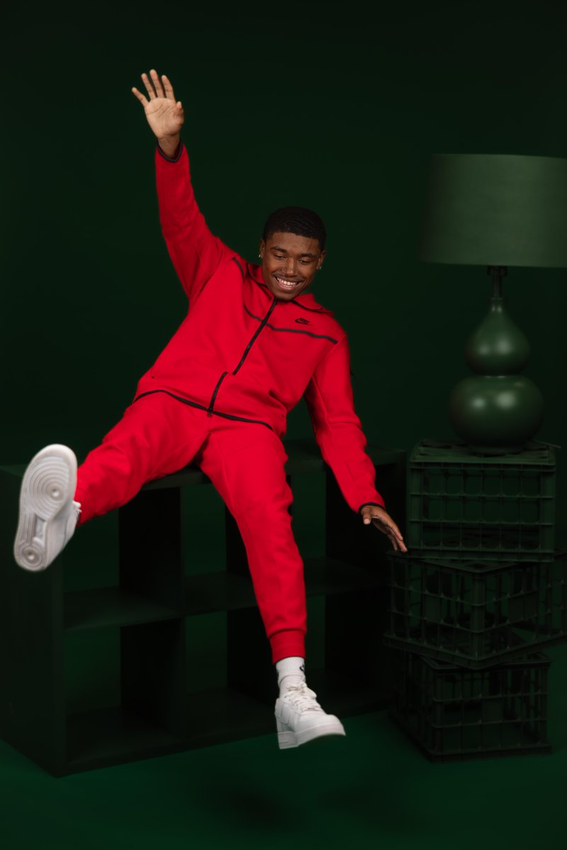 hibbettofficial's tweet image. Light weight, clean design, and warmth all in the Nike Tech Fleece set.
All Red Colorway 🔥 🔥 🔥 🔥 

#Monochromatic #Nike #techfleece #red