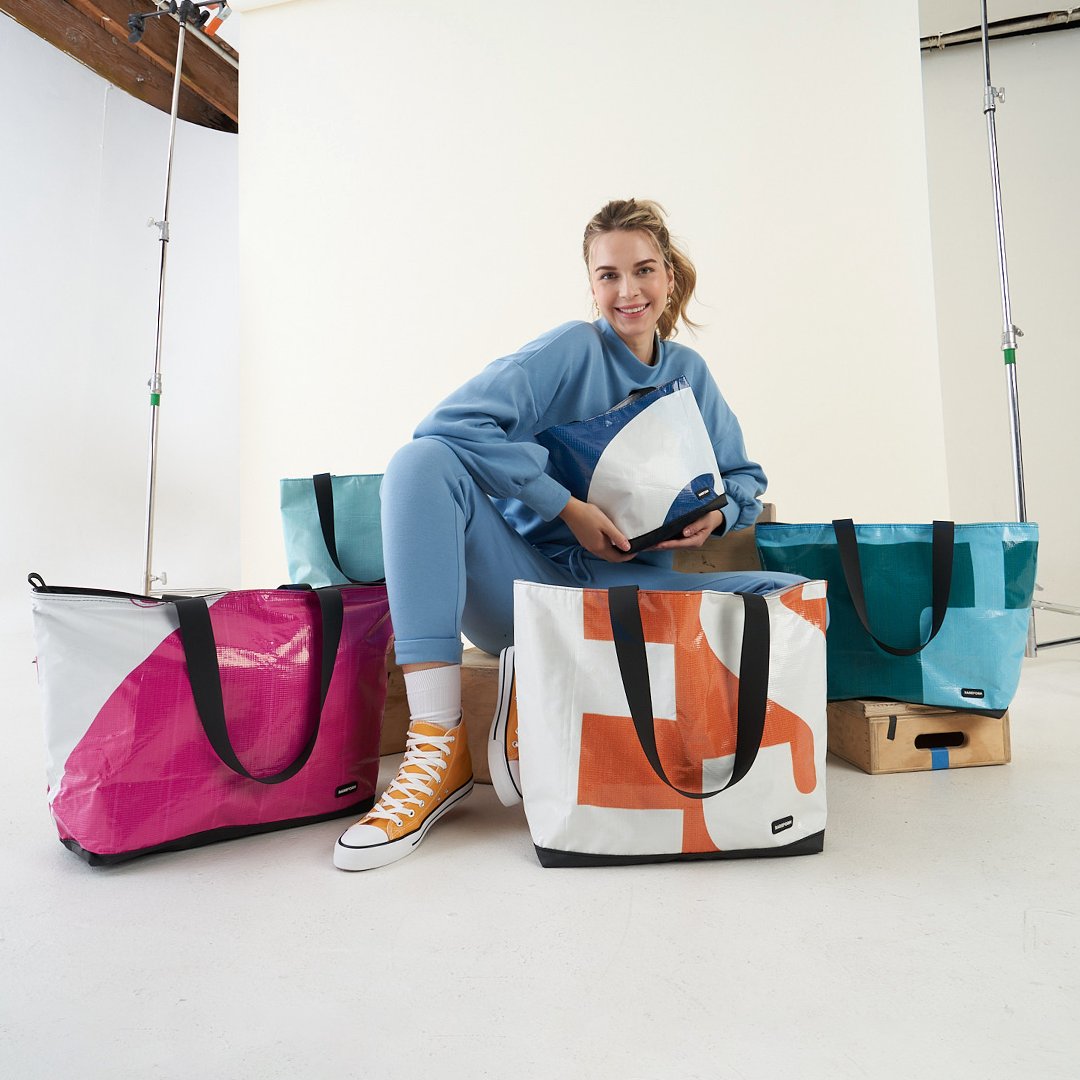 RAREFORM's tweet image. Our Gift To You — 25% OFF everything with code GIFT25 ❤️ Shop now to secure the best colors and have a stress-free shopping spree.
Looking for some inspo? Try our newly upgraded Blake Totes. l8r.it/TXKS
