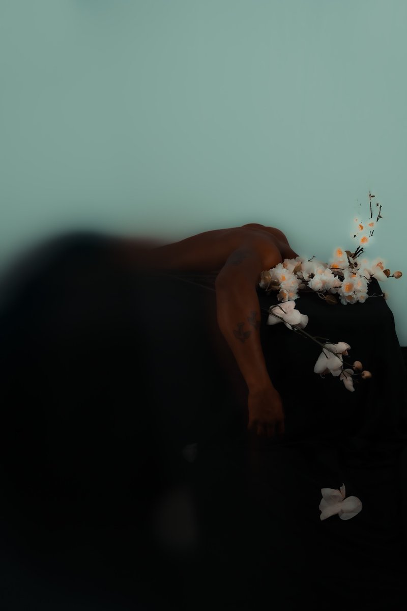 Introducing a new collection of photos called “something’s missing”. Sometimes when I feel off or weird, I try to explain it with photography because i’m not always the best with words, yet with photography it’s a different story. Lots of vulnerability, hope a few can relate 🫶🏽