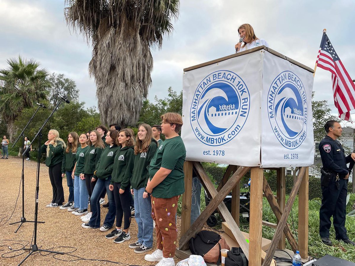 So much appreciation for @susierae65 @miracostachoir & @manhattanbchpd for always sending our racers off on the right foot! 🎤🎵💥 #mb10k #miracostachoir #manhattanbeachpolice #October7 #46thannual #dontmissour46th #10k #manhattanbeach #runmanhattan #run… dlvr.it/Scmryc