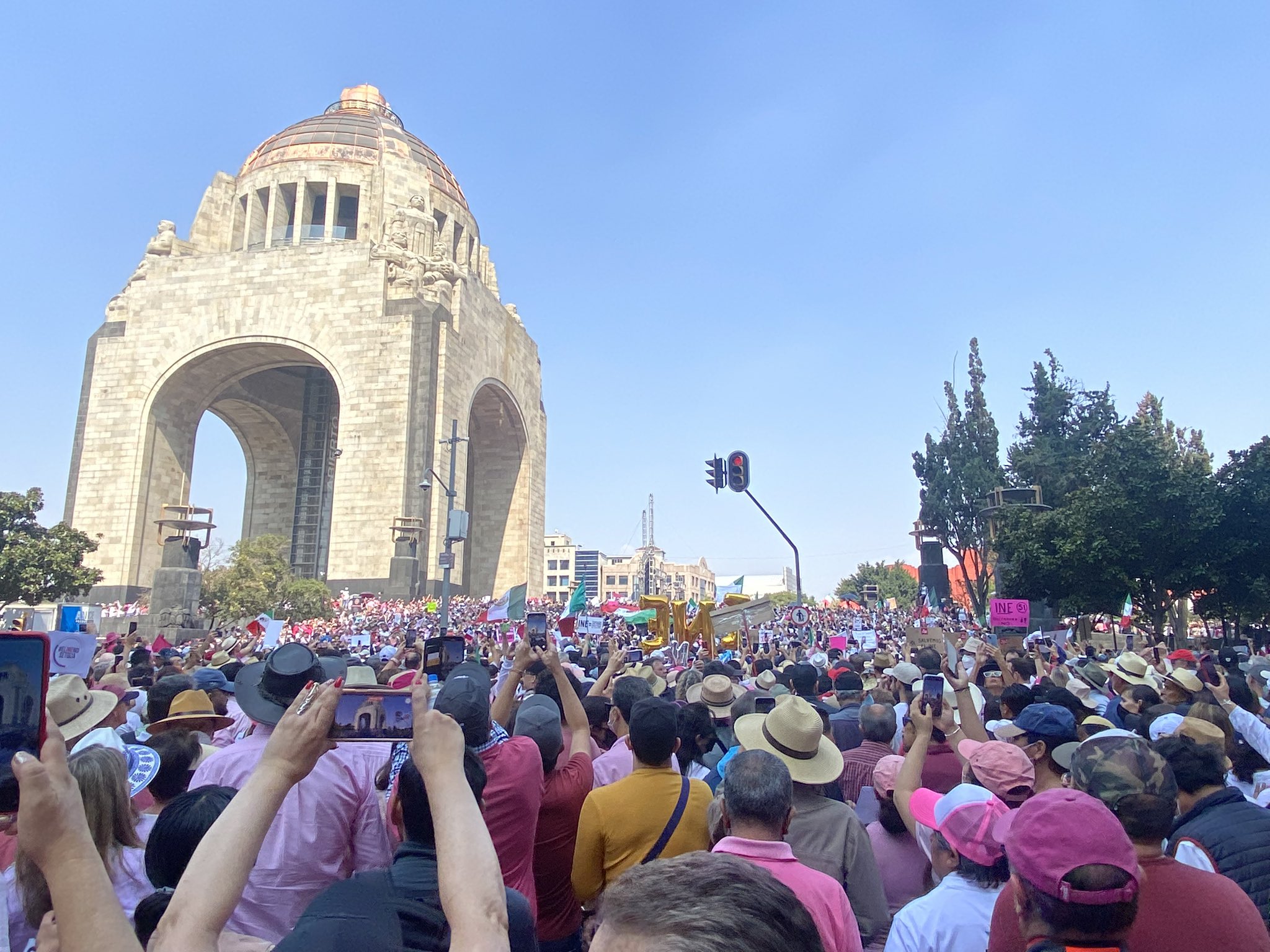 Marcha ine, nuevo traje del emperador