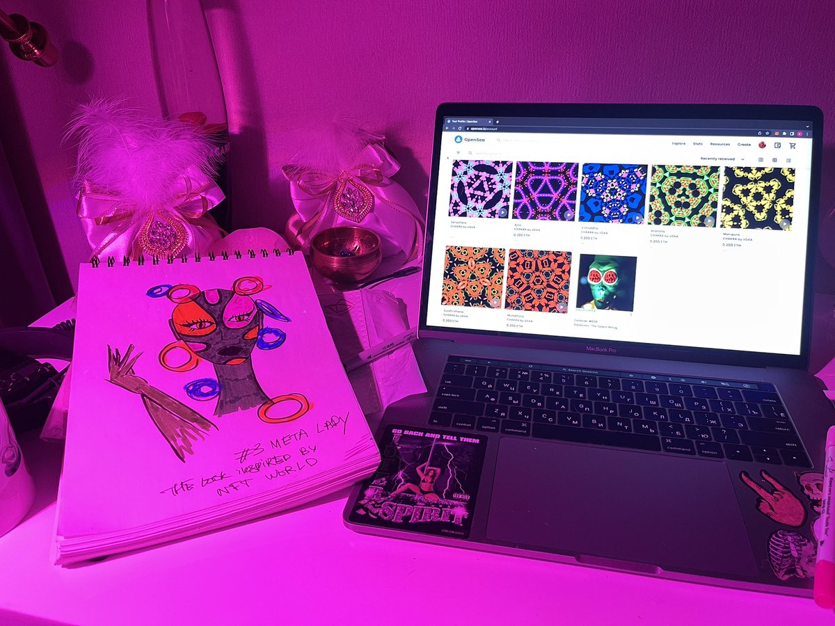 vdxafractals's tweet photo. Creating a make up look inspired by my NFT collection 🦠🕉🤍 https://t.co/gVQgp4m8K6