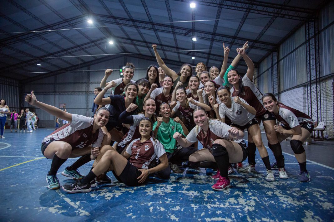 caplatense's tweet photo. [Handball] 🤾 Las “Calamares” y un hito histórico: Ascendieron a la Liga de Honor Plata 💪🏼🏆

💻 Repasa lo más destacado de una jornada inolvidable: ➡️ https://t.co/nS12ByJkSm

#SiemprePlatense🤎 https://t.co/MCVU88UaZ2