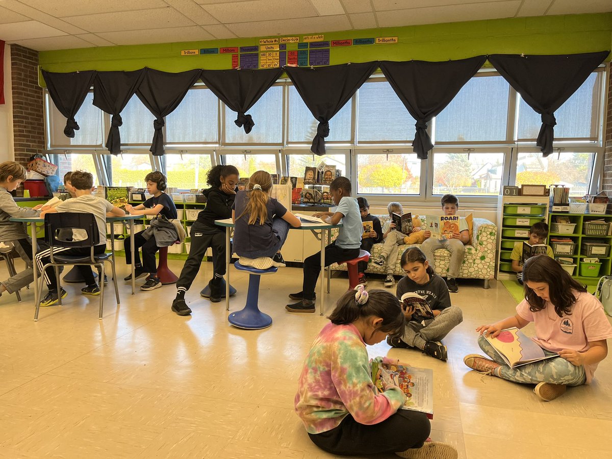 msdaphnesclass's tweet photo. Reading partnerships over two continents.  @WYCF reads along with @OurEdgewater during the last week of our Read-a-Thon. https://t.co/37J0h9Sdqf