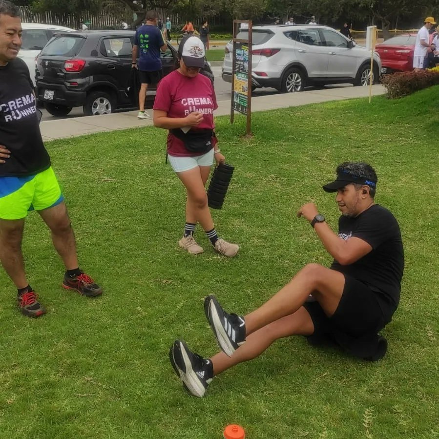 CremaRunners's tweet photo. Este fin de semana, después del entreno  🏃🏃‍♀️ nos acompañará @laloalbarracin de @damagecontrol quien nos capacitará en las últimas técnicas de primeros auxilios y reanimación cardio pulmonar 🚑 enfocado en el running, toda la familia merengue esta invitada 😎
Info inbox https://t.co/aZOJLlNRI6