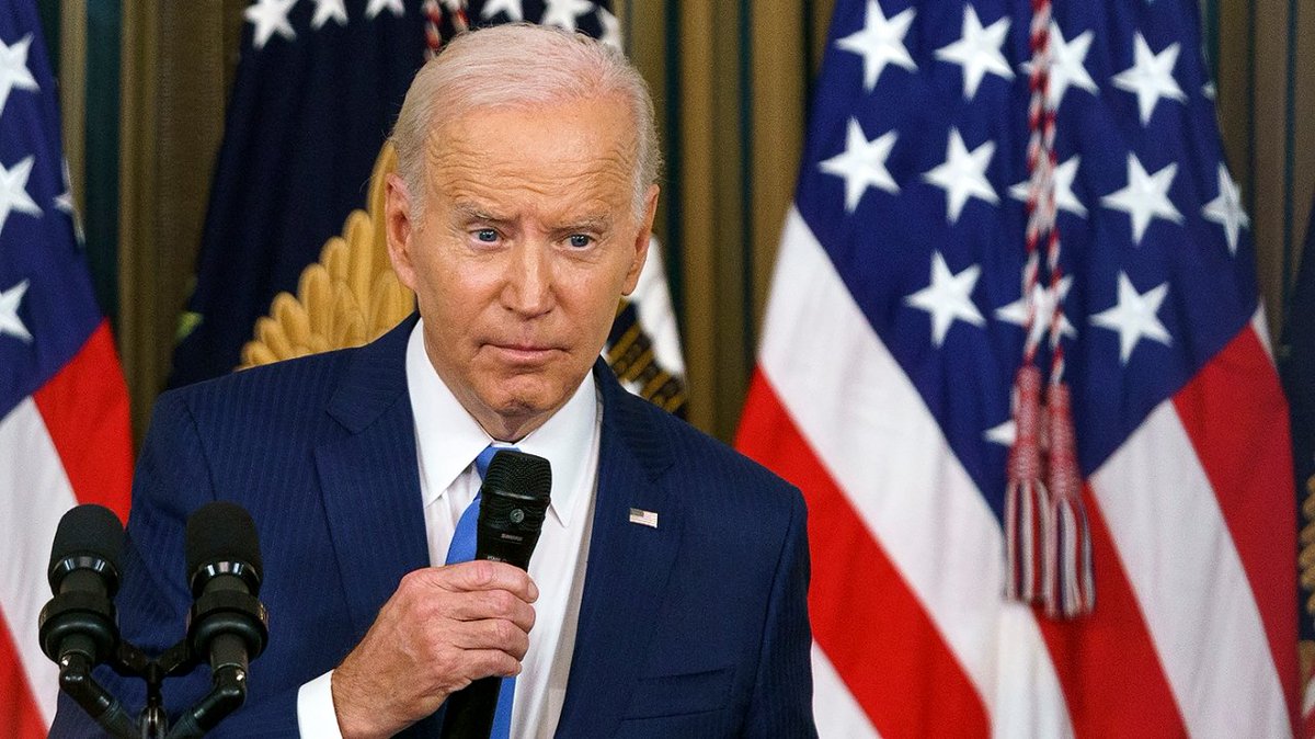 thehill's tweet photo. Appeals court blocks Biden student debt cancelation plan https://t.co/I9SoFNbssd https://t.co/bQgUPomEYI