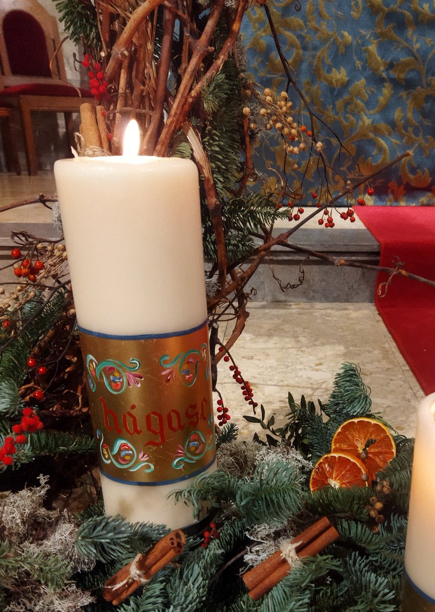 hemmeh_h's tweet photo. Hoy, lunes de foto , para proyecto @mongeleon , tema #fuego .
Mi mente ya está deseando que llegue Navidad para ponerme con la decoración, propia, de esas fechas.
Una vela , encendida en la iglesia, en Adviento del año pasado, es la foto elegida para hoy
#46de52 https://t.co/rDfX8y6pqt