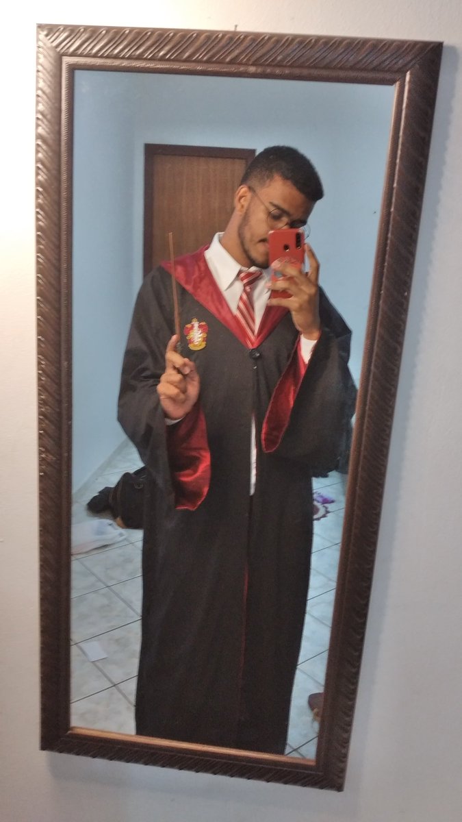 Hptteralways's tweet photo. Tô muito sumido, mas olha minha fantasia de Harry Potter, gente o off eu realizou um sonho 😭 https://t.co/vVej2cxy4u
