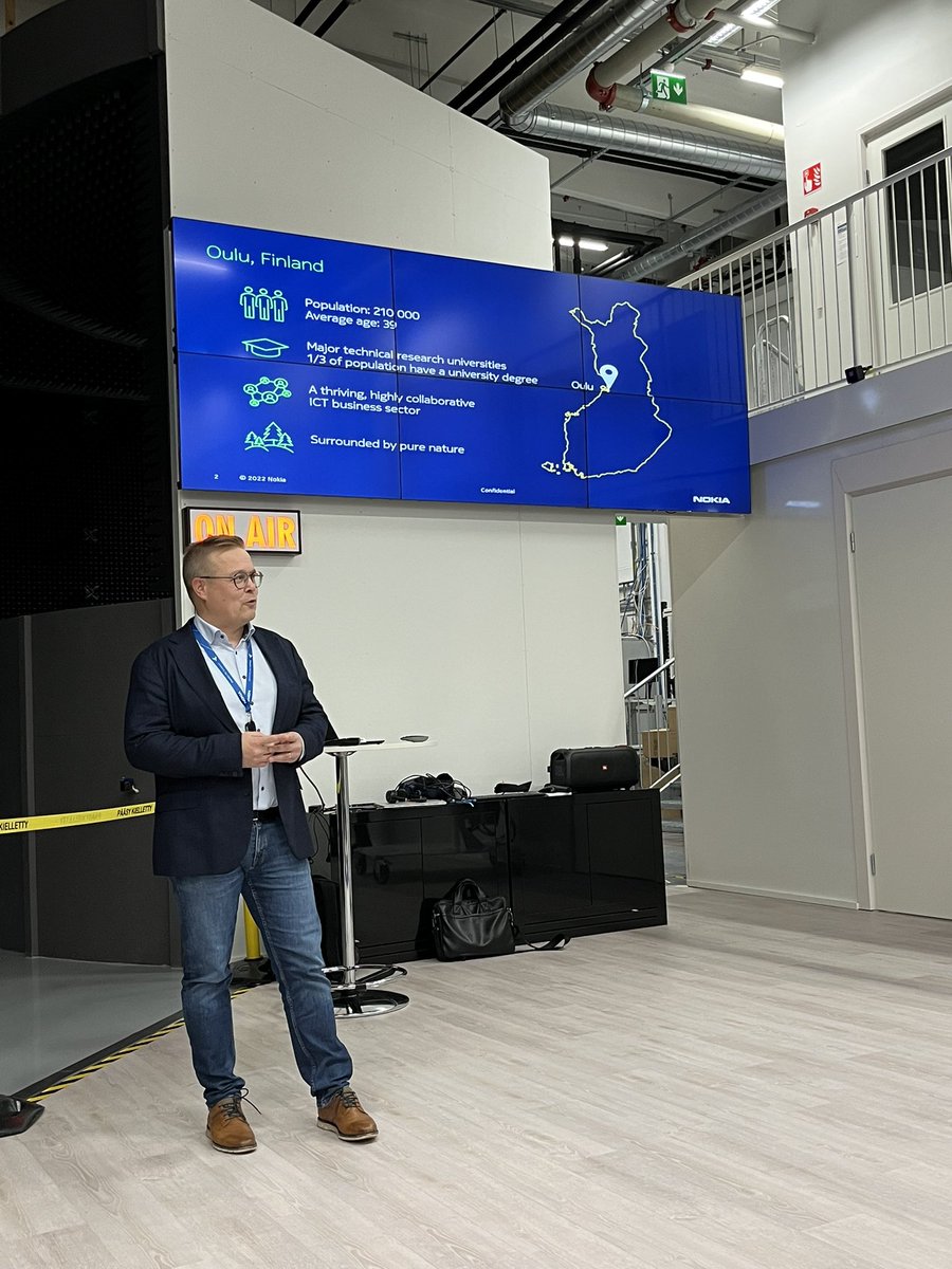 TTHalonen's tweet photo. Osaavia ja työstään innostuneita ihmisiä, jotka tekevät erinomaista työtä koko Oulun eteen 💎 Kiitos mahdollisuudesta vierailla 👏#homeofradio #nokia #oulunkaupunginhallitus https://t.co/kb9LOmWQXF