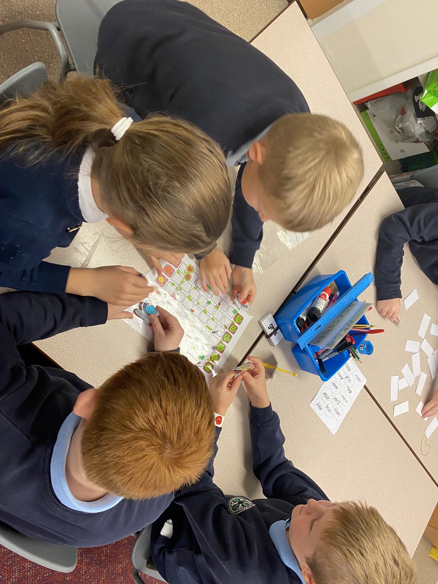 NormantonCommon's tweet photo. Brownlee class have really enjoyed practising their colours in French. They played a matching game, completed colouring sheets and practised their oracy with a racing game. Great work everyone! 🔴🟠🟡🟢🔵🟣 #MFL #activecitizens #activelearners #activecommunicators https://t.co/IiI89q2IW7