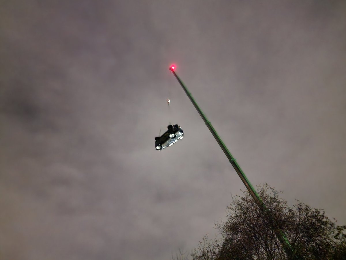 The vehicle has safely been recovered from the water.  
Very minimal damage to the lock &amp; environment.  
Oils &amp; fluids from the vehicle have been contained within the lock &amp; a team are dealing with it accordingly. 
<a href="/CRTWestMidlands/">Canal & River Trust West Midlands</a> <a href="/ExpressandStar/">Express & Star</a> <a href="/ITVCentral/">ITV News Central</a> <a href="/sandwellcouncil/">Sandwell Council</a>