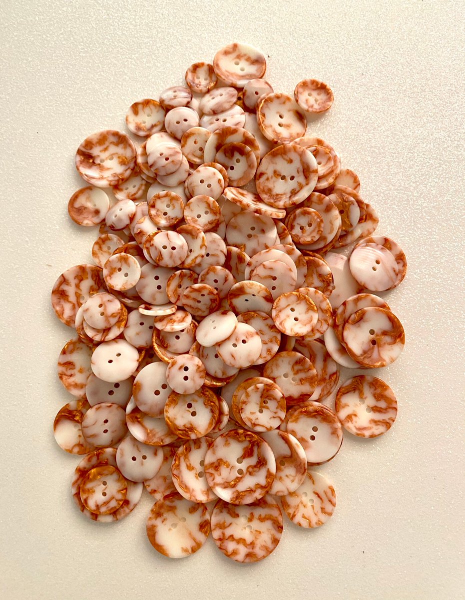 BySupply1's tweet image. 152 Vintage 23mm 20mm 18mm 15mm 12mm round ivory plastic buttons marble effect coral/off white assorted sizes 2 holes lot of 152 by BySupply tuppu.net/9b3b7c2b #Etsy #bysupply #AssortedSizes